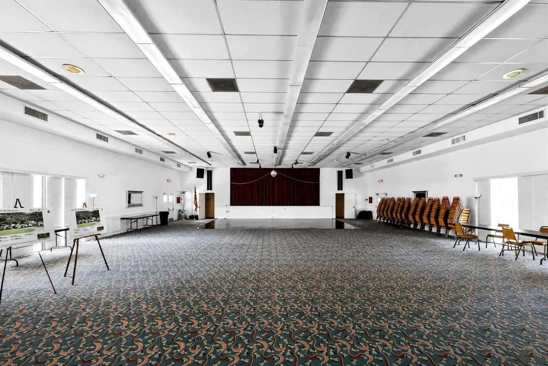 10_14527_Bonaire_Blvd-Foyer-nt-1