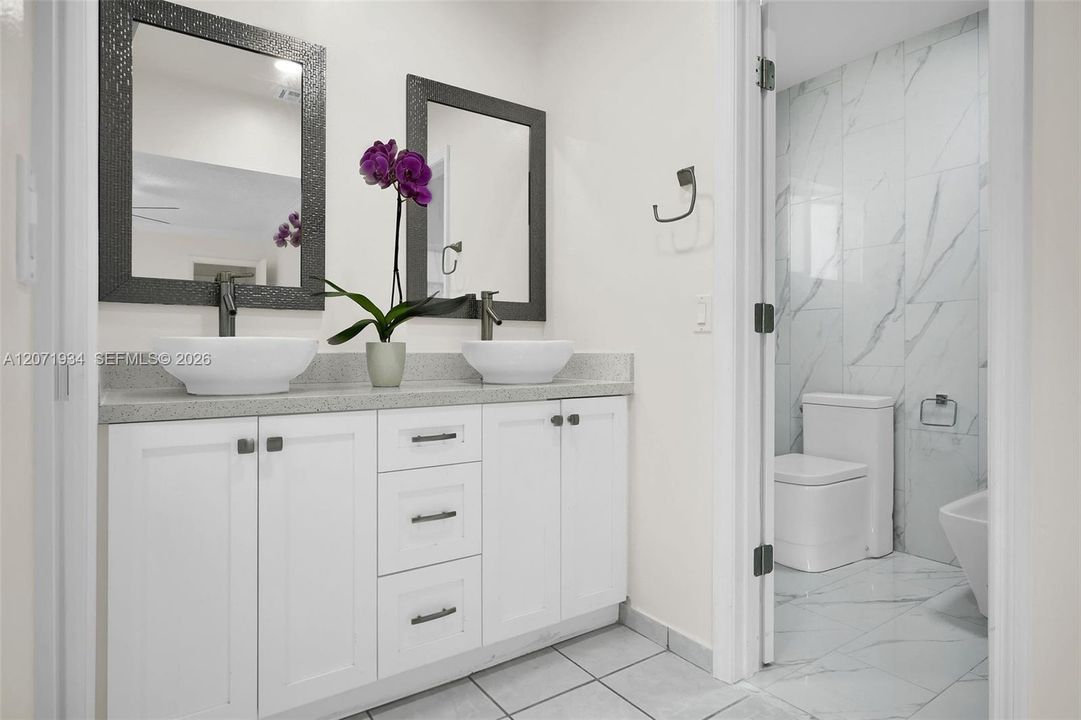 PRIMARY SUITE DOUBLE SINK