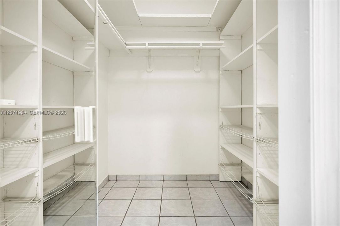 PRIMARY SUITE WALKING CLOSET