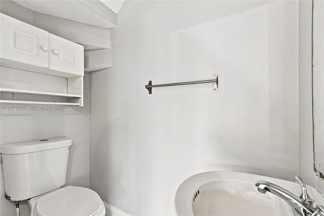 For Sale: $410,000 (3 beds, 2 baths, 1624 Square Feet)
