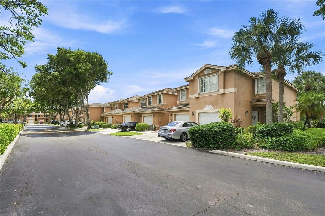 For Sale: $410,000 (3 beds, 2 baths, 1624 Square Feet)
