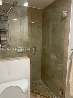For Sale: $330,000 (2 beds, 2 baths, 830 Square Feet)