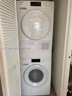 For Sale: $330,000 (2 beds, 2 baths, 830 Square Feet)