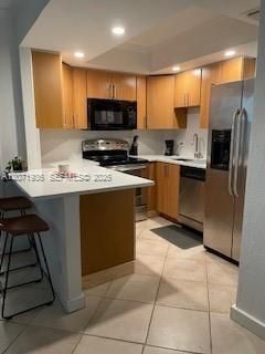 For Sale: $330,000 (2 beds, 2 baths, 830 Square Feet)