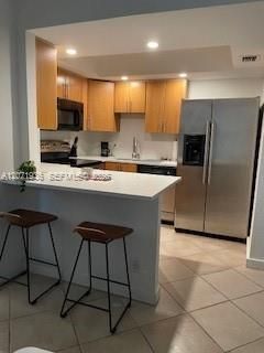 For Sale: $330,000 (2 beds, 2 baths, 830 Square Feet)