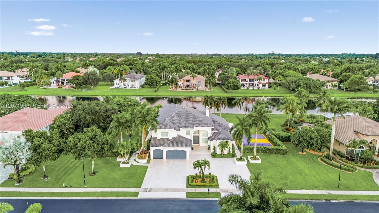 For Sale: $3,500,000 (5 beds, 6 baths, 5950 Square Feet)