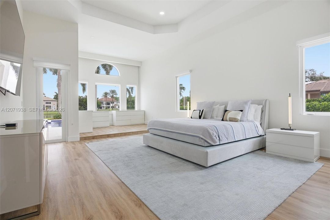 For Sale: $3,500,000 (5 beds, 6 baths, 5950 Square Feet)