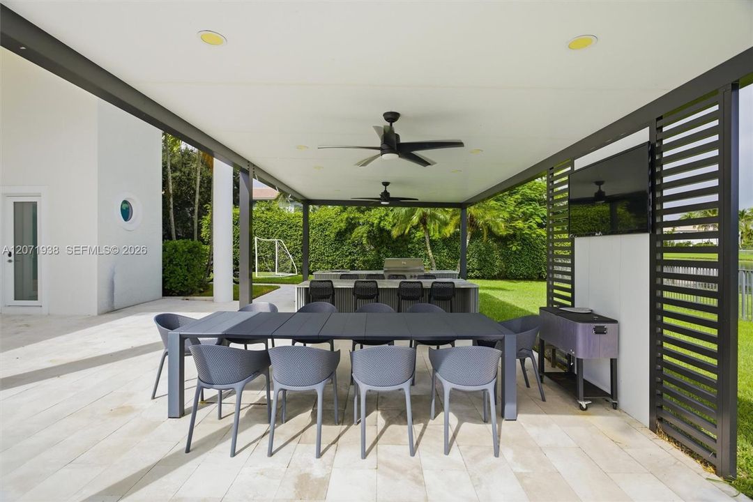 For Sale: $3,500,000 (5 beds, 6 baths, 5950 Square Feet)