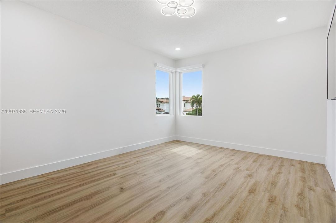 For Sale: $3,500,000 (5 beds, 6 baths, 5950 Square Feet)