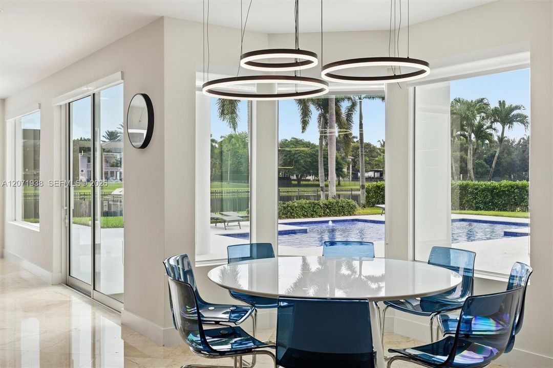For Sale: $3,500,000 (5 beds, 6 baths, 5950 Square Feet)