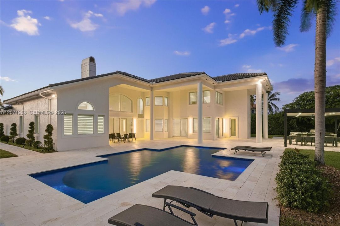 For Sale: $3,500,000 (5 beds, 6 baths, 5950 Square Feet)