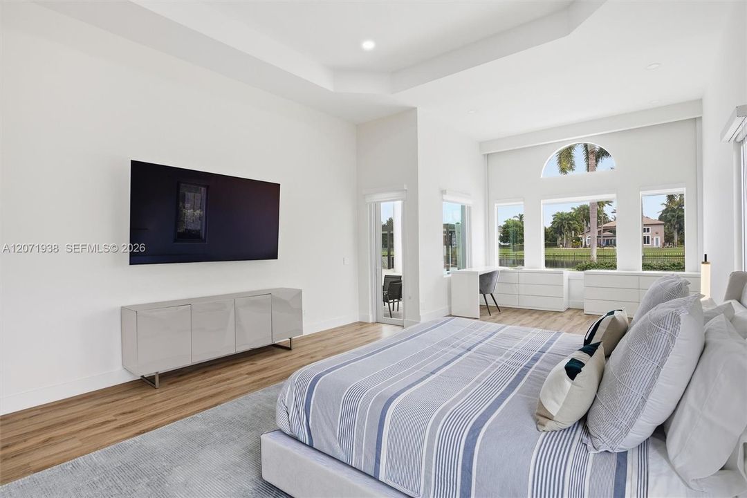 For Sale: $3,500,000 (5 beds, 6 baths, 5950 Square Feet)