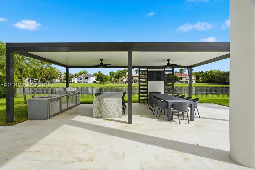 For Sale: $3,500,000 (5 beds, 6 baths, 5950 Square Feet)