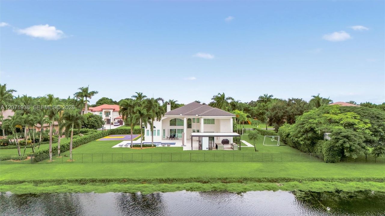 For Sale: $3,500,000 (5 beds, 6 baths, 5950 Square Feet)
