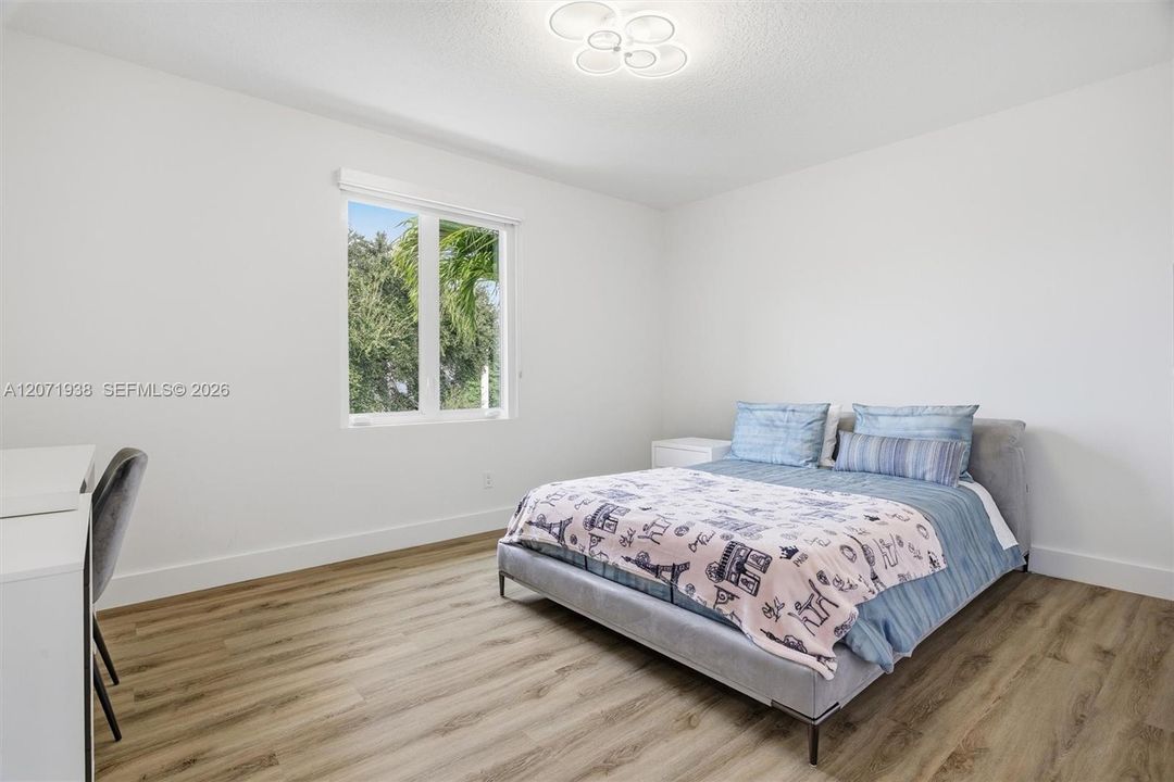 For Sale: $3,500,000 (5 beds, 6 baths, 5950 Square Feet)