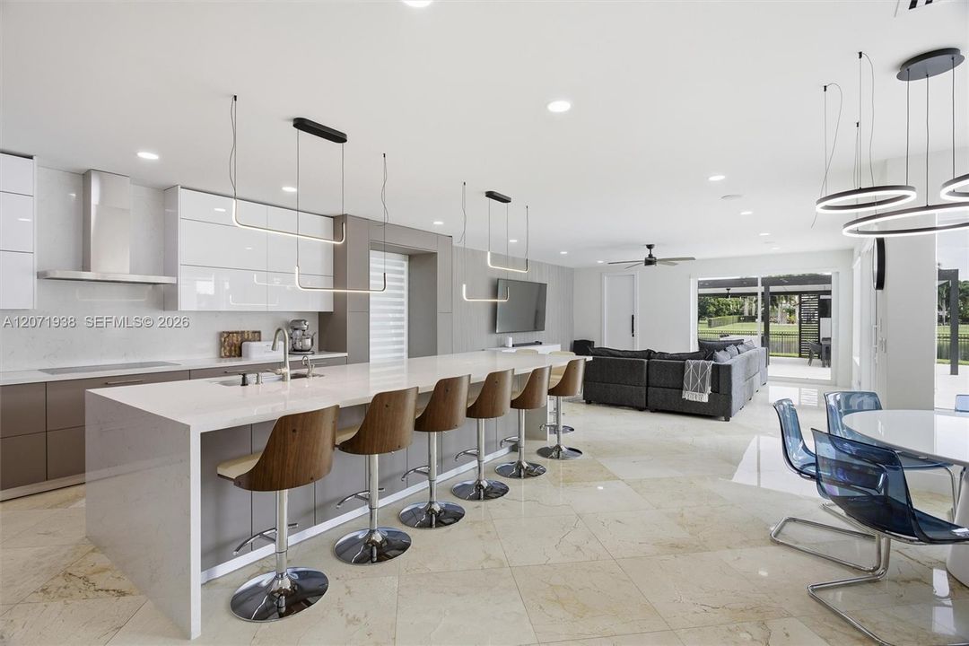 For Sale: $3,500,000 (5 beds, 6 baths, 5950 Square Feet)