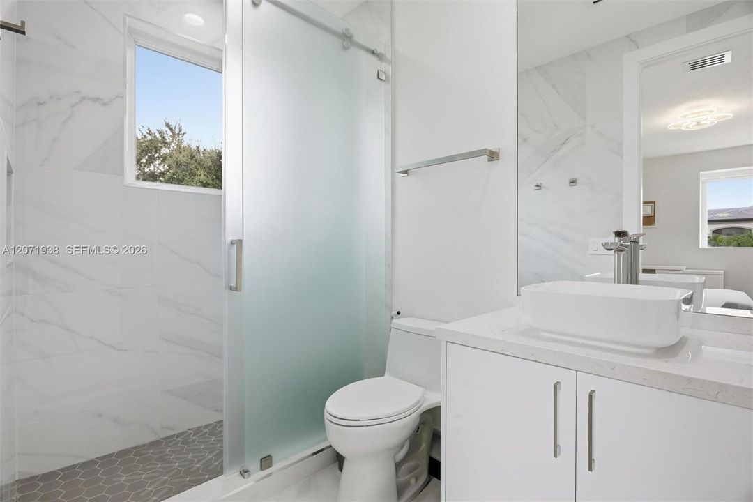 For Sale: $3,500,000 (5 beds, 6 baths, 5950 Square Feet)
