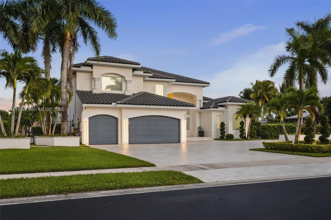 For Sale: $3,500,000 (5 beds, 6 baths, 5950 Square Feet)