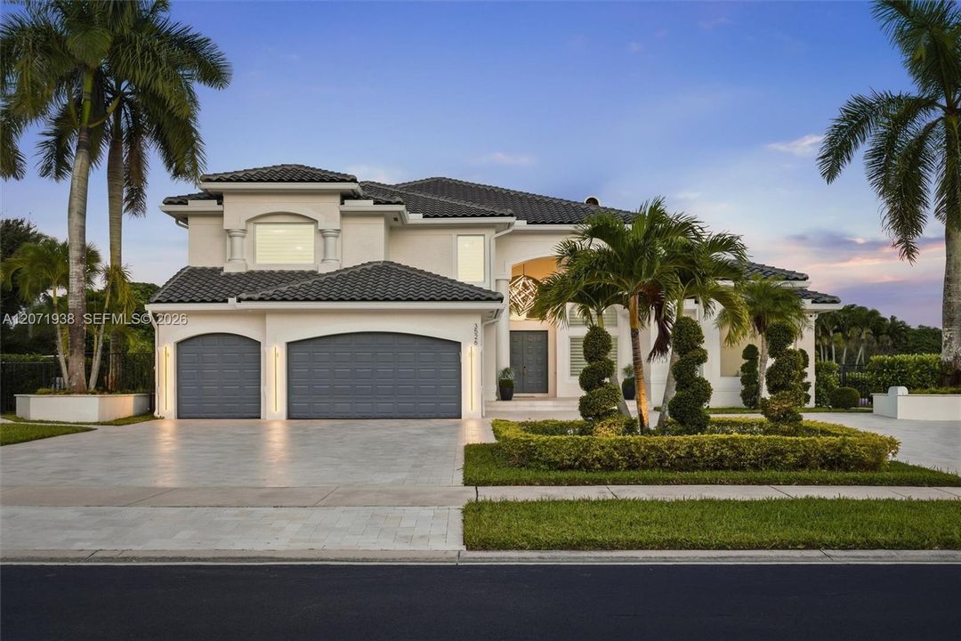 For Sale: $3,500,000 (5 beds, 6 baths, 5950 Square Feet)