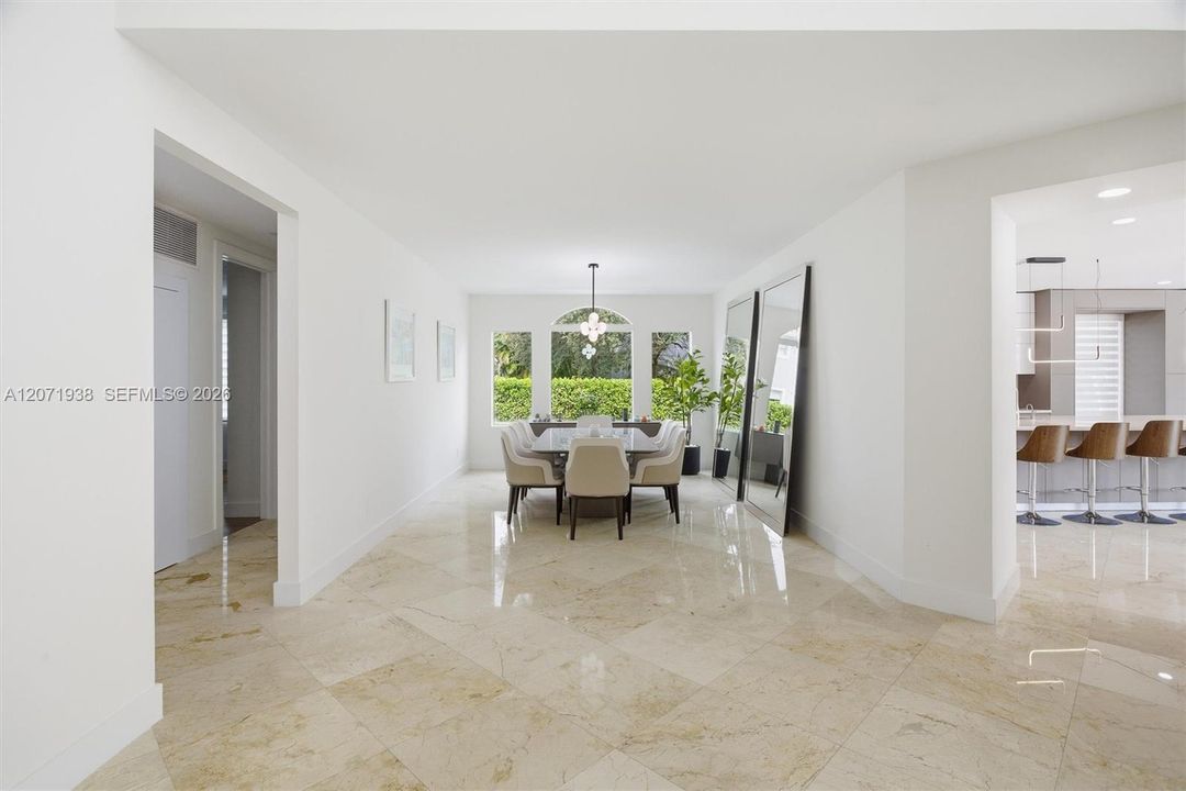 For Sale: $3,500,000 (5 beds, 6 baths, 5950 Square Feet)