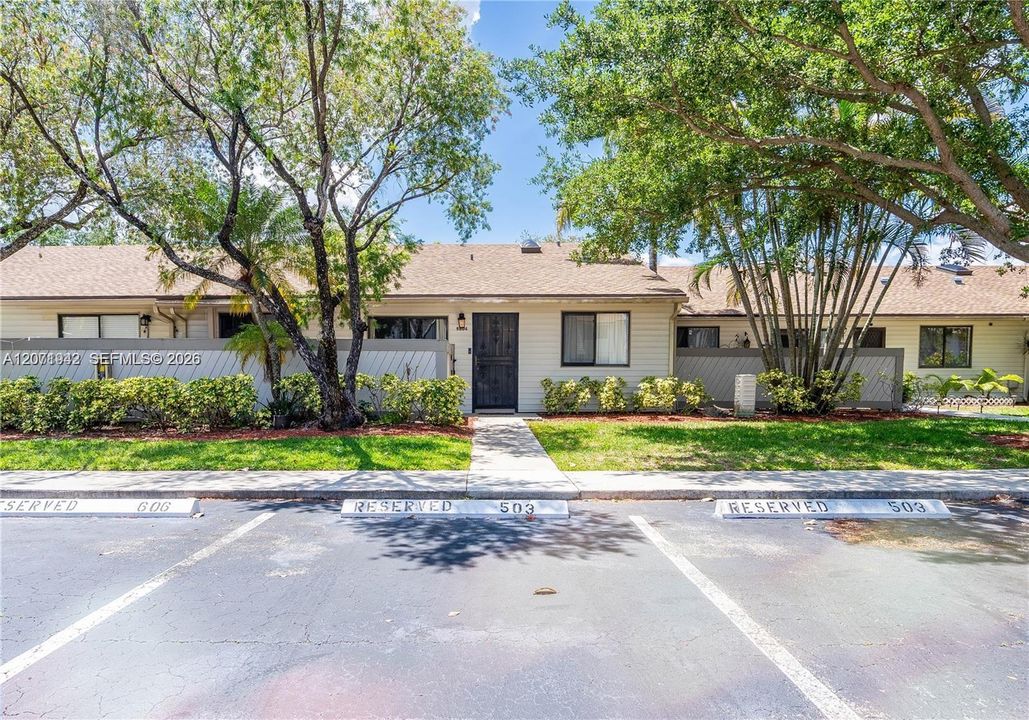 For Rent: $2,350 (2 beds, 2 baths, 1190 Square Feet)
