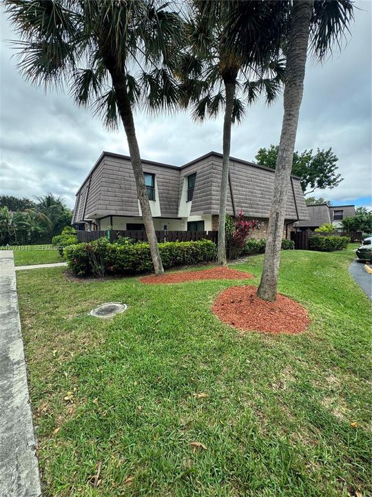 For Rent: $3,000 (3 beds, 2 baths, 1449 Square Feet)