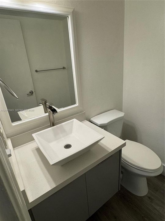 For Rent: $3,000 (3 beds, 2 baths, 1449 Square Feet)