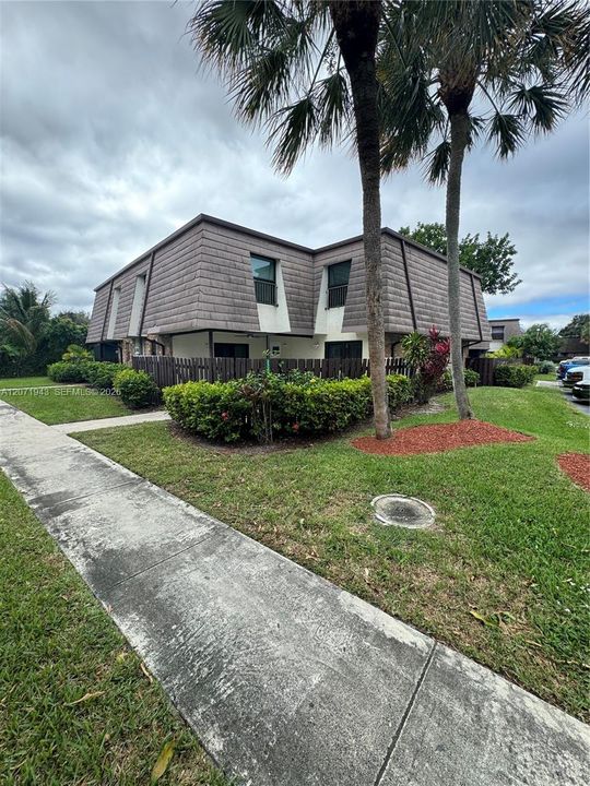 For Rent: $3,000 (3 beds, 2 baths, 1449 Square Feet)