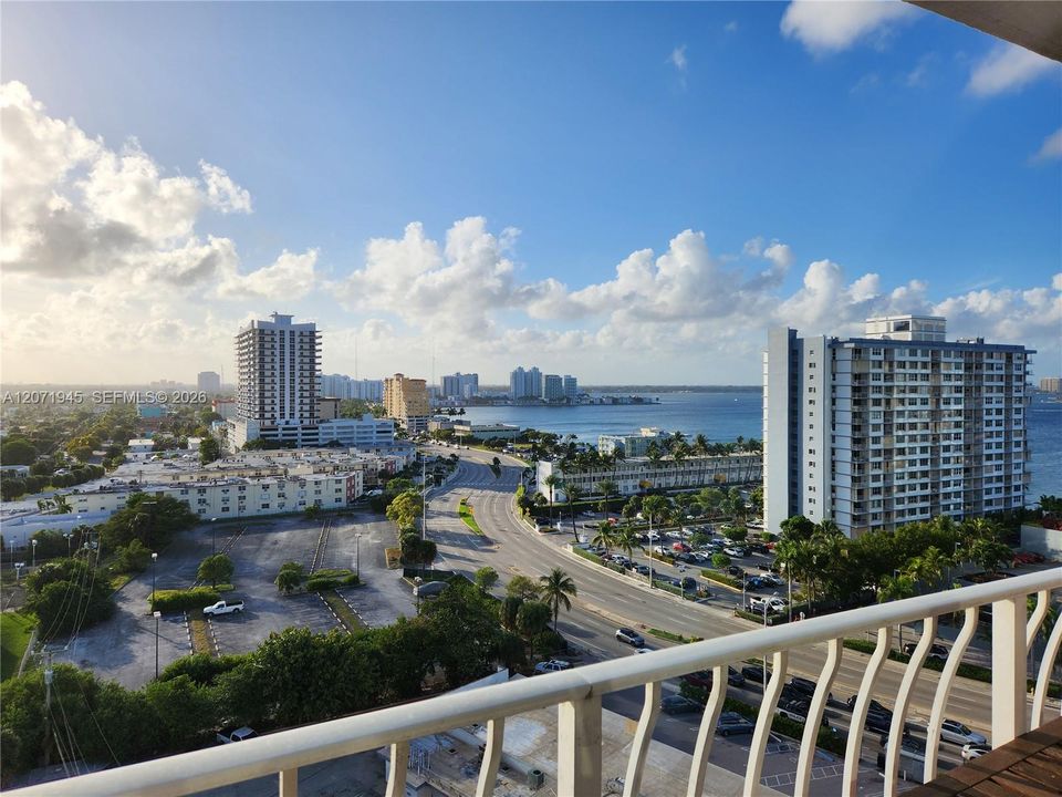 For Rent: $2,250 (1 beds, 1 baths, 705 Square Feet)