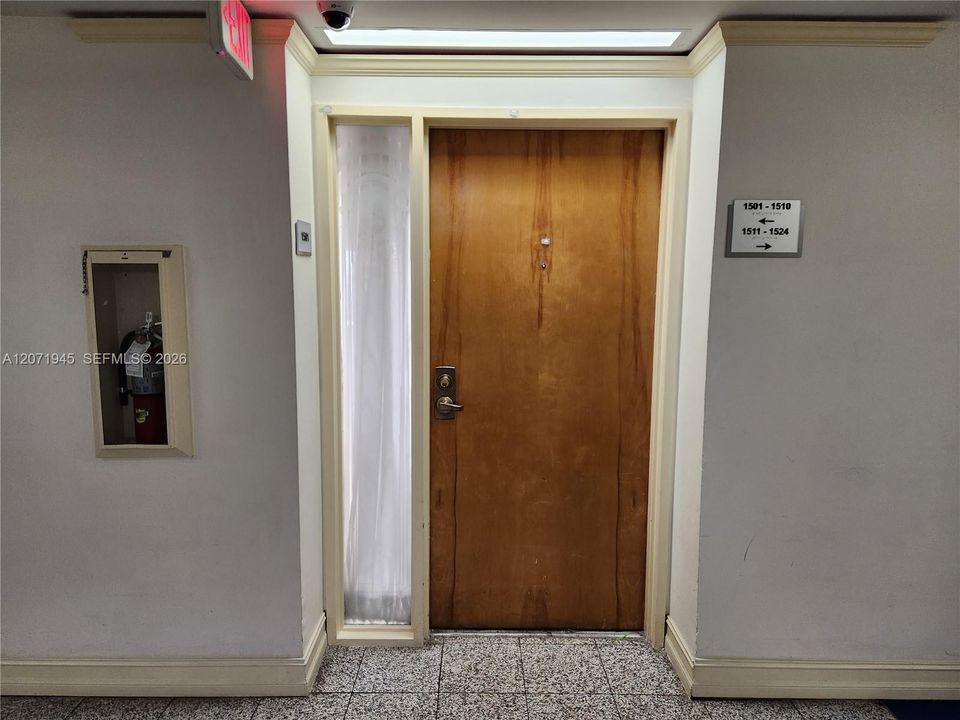 For Rent: $2,250 (1 beds, 1 baths, 705 Square Feet)