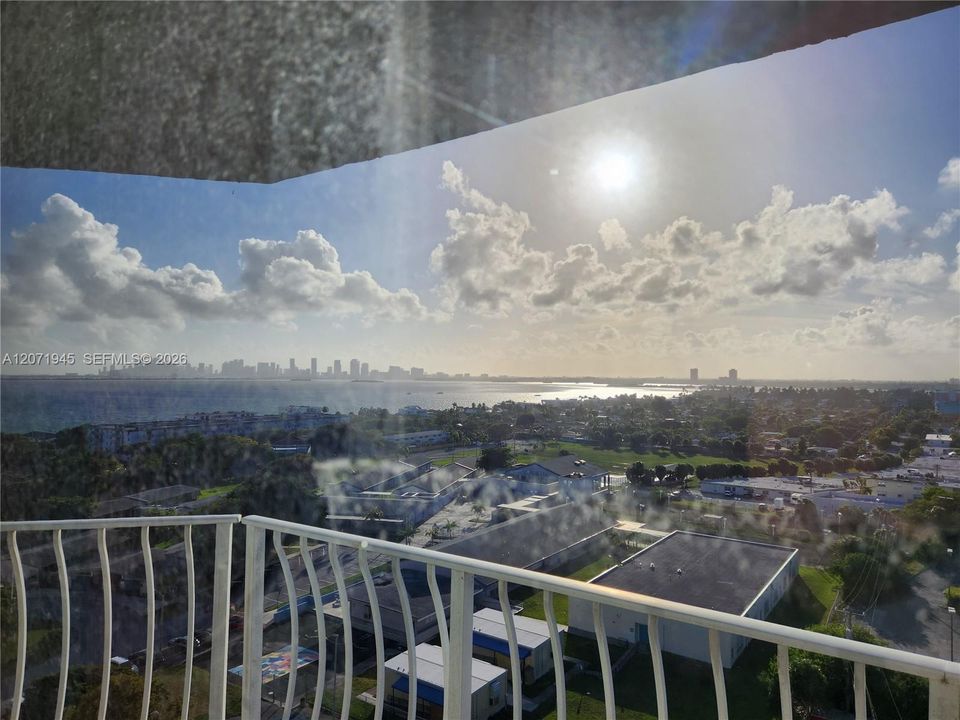 For Rent: $2,250 (1 beds, 1 baths, 705 Square Feet)