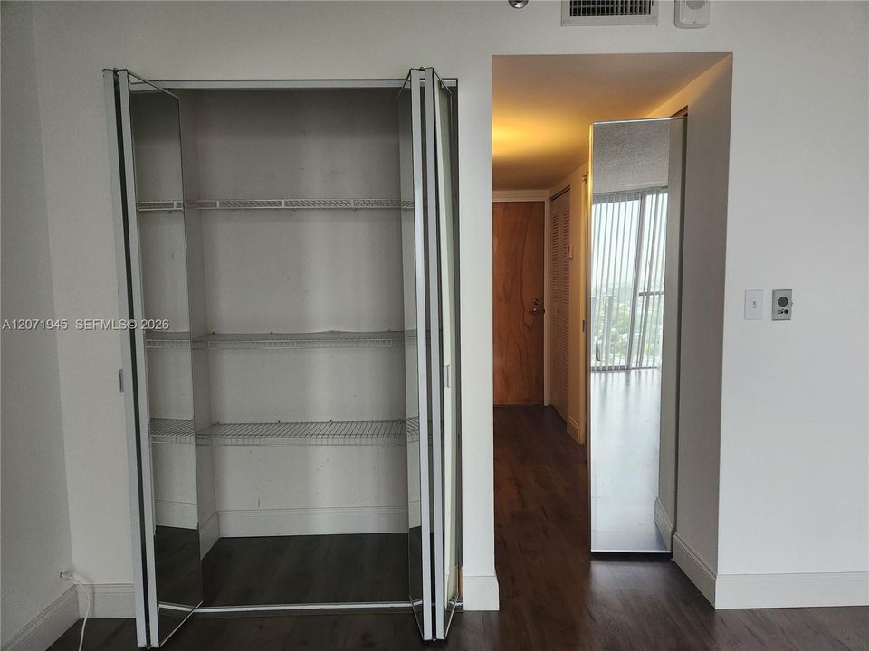 For Rent: $2,250 (1 beds, 1 baths, 705 Square Feet)