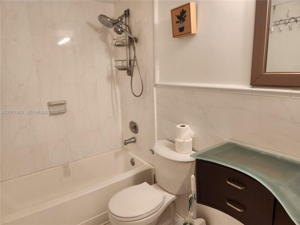 For Rent: $2,250 (1 beds, 1 baths, 705 Square Feet)