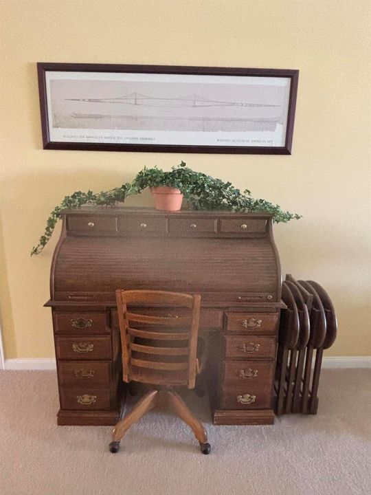Din Rm Desk