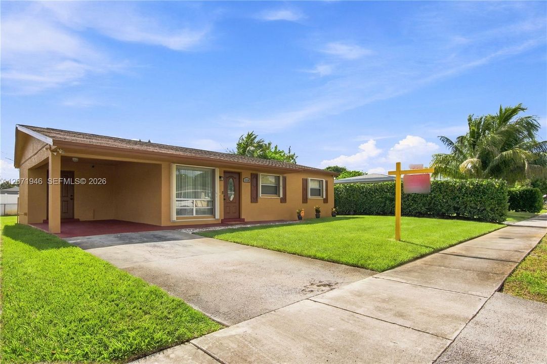 For Sale: $375,000 (3 beds, 1 baths, 1096 Square Feet)
