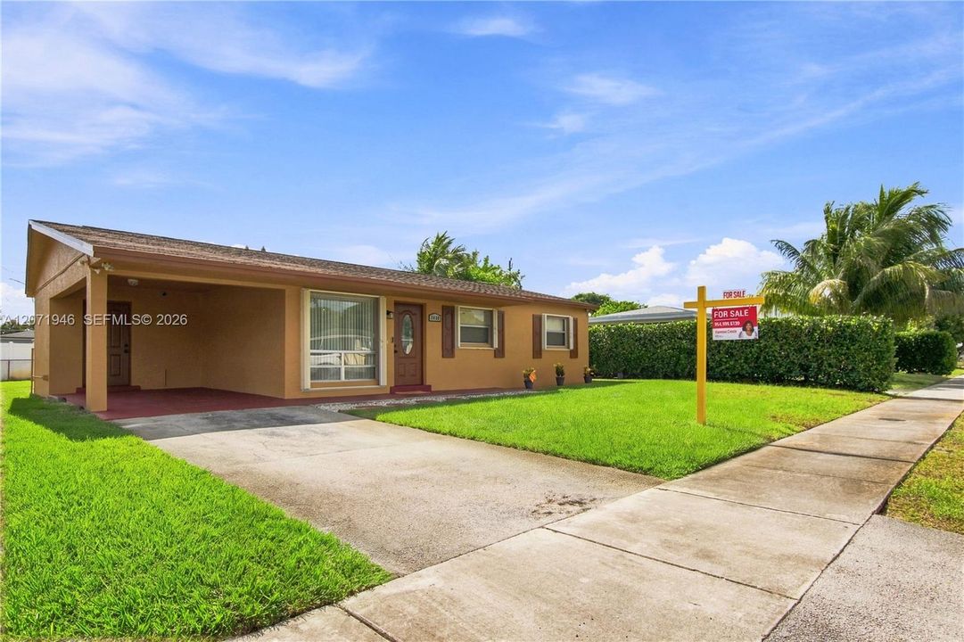 For Sale: $375,000 (3 beds, 1 baths, 1096 Square Feet)