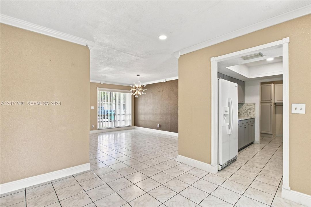 For Sale: $375,000 (3 beds, 1 baths, 1096 Square Feet)