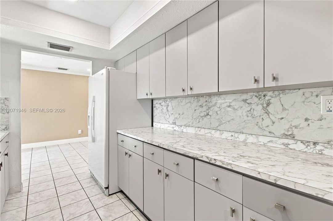 For Sale: $375,000 (3 beds, 1 baths, 1096 Square Feet)