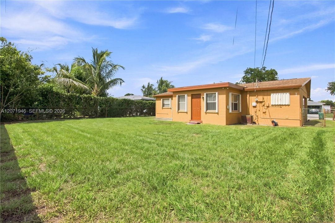 For Sale: $375,000 (3 beds, 1 baths, 1096 Square Feet)