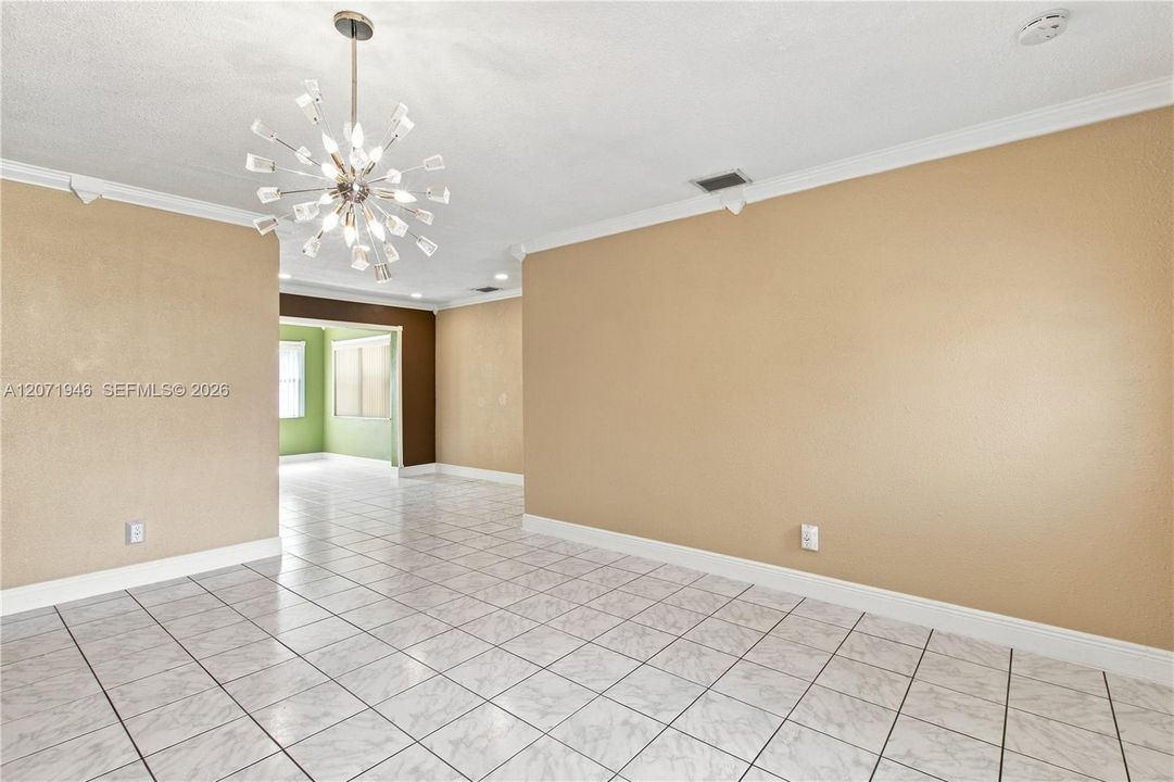 For Sale: $375,000 (3 beds, 1 baths, 1096 Square Feet)