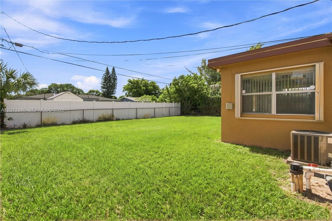 For Sale: $375,000 (3 beds, 1 baths, 1096 Square Feet)