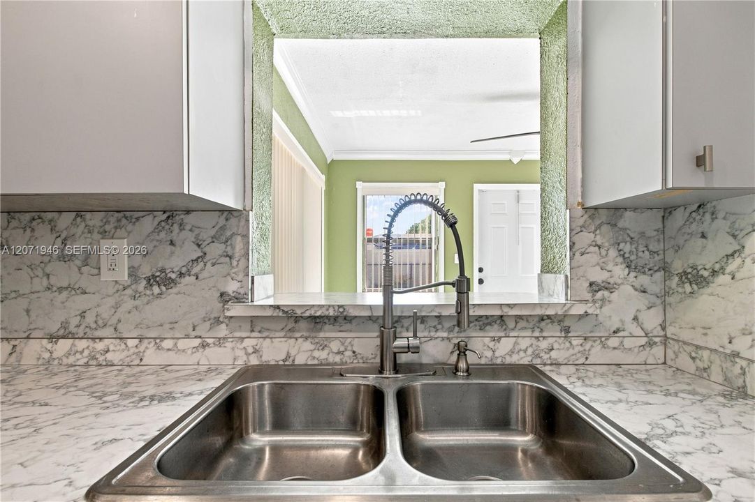 For Sale: $375,000 (3 beds, 1 baths, 1096 Square Feet)