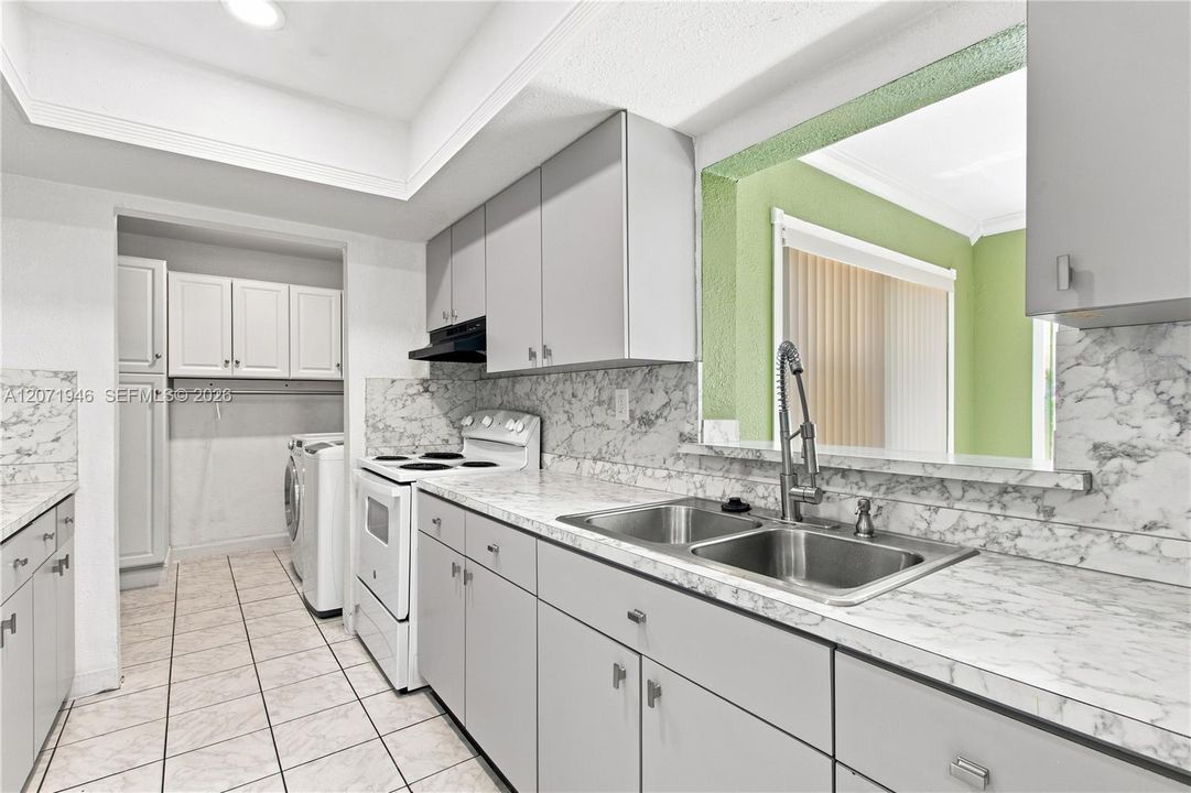 For Sale: $375,000 (3 beds, 1 baths, 1096 Square Feet)