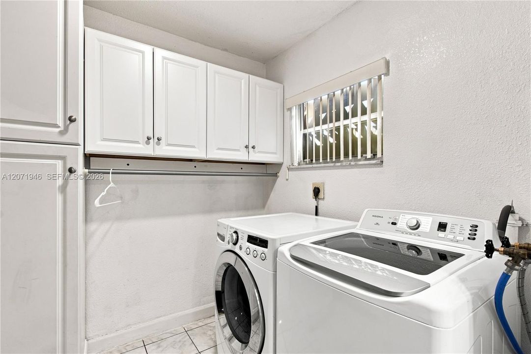 For Sale: $375,000 (3 beds, 1 baths, 1096 Square Feet)