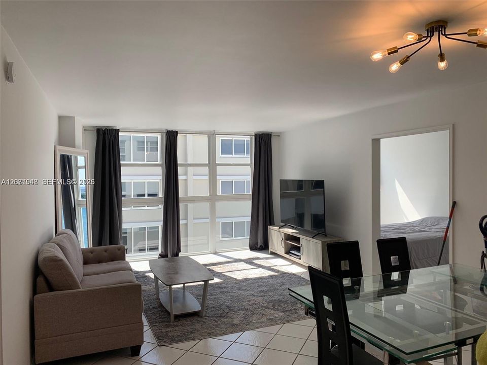For Rent: $3,650 (2 beds, 1 baths, 940 Square Feet)