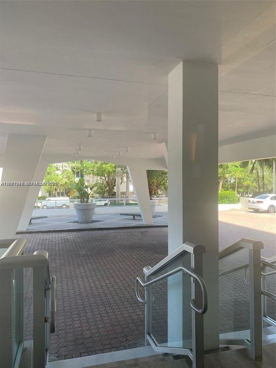 For Rent: $3,650 (2 beds, 1 baths, 940 Square Feet)