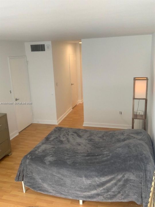 For Rent: $3,650 (2 beds, 1 baths, 940 Square Feet)