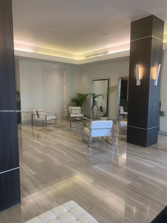 For Rent: $3,650 (2 beds, 1 baths, 940 Square Feet)