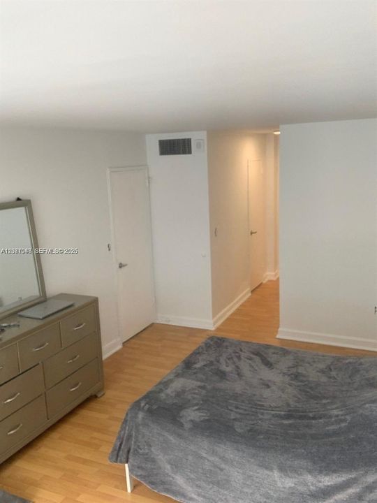 For Rent: $3,650 (2 beds, 1 baths, 940 Square Feet)