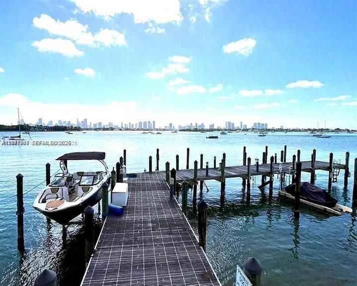 For Rent: $3,650 (2 beds, 1 baths, 940 Square Feet)